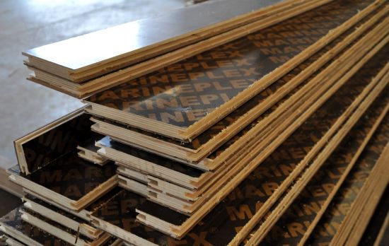 群喜门套板特有的防水层有效延长产品的使用寿命 群喜门套板特有的防水层有效延长产品的使用寿命